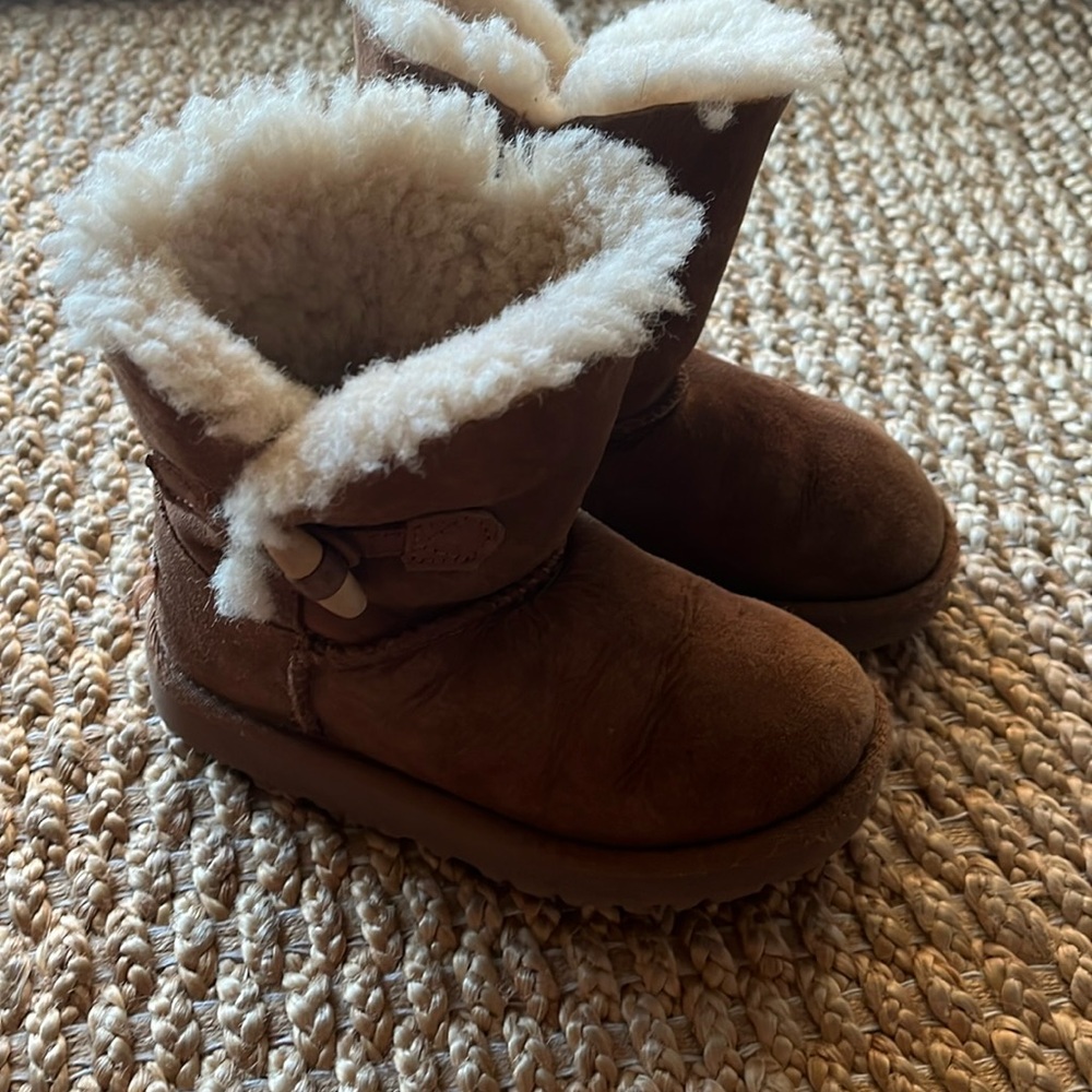 Kids Uggs size 10 Used